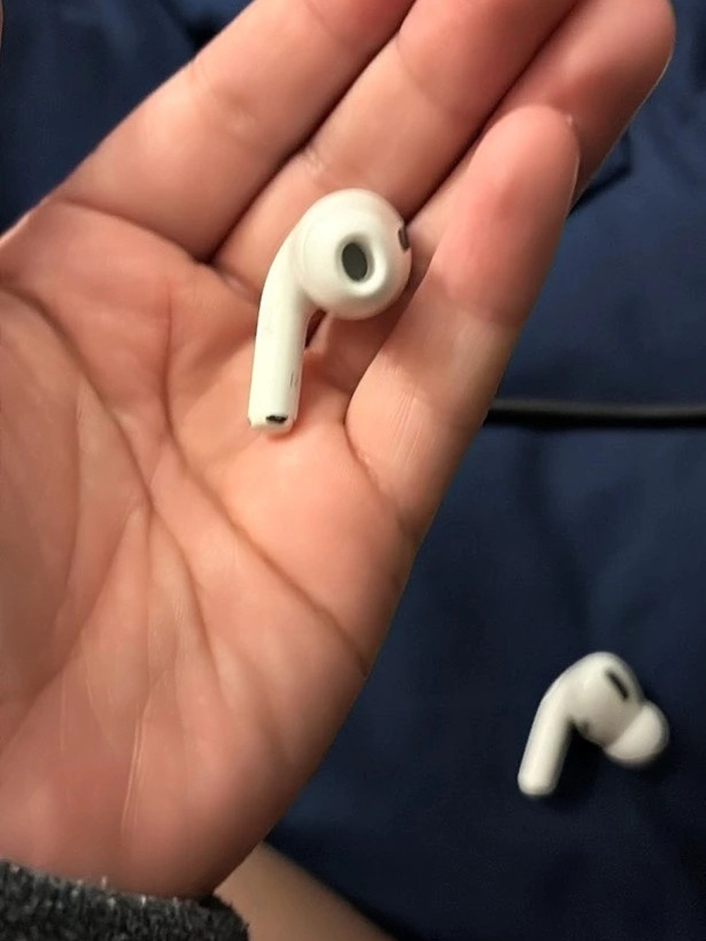Apple AirPods Pro (2nd Generation) ) Wireless Earbuds White